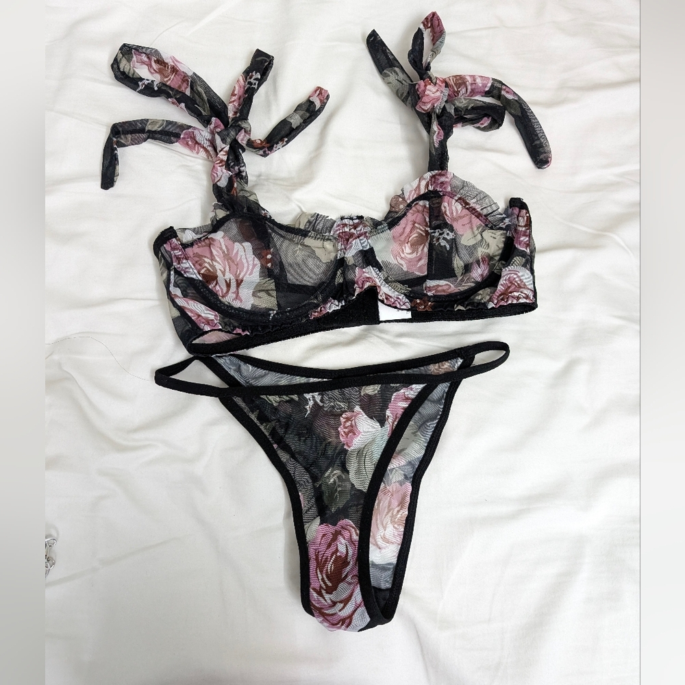 NWOT Shein women's floral mesh lingerie bra set, adjustable ribbon strap,S
